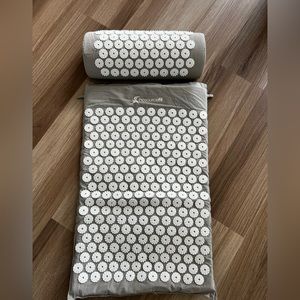 Acupressure Mat and Pillow Set for Back/Neck
Pain Relief and Muscle Relaxation